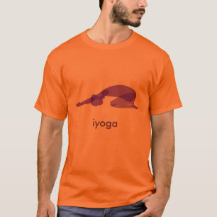 Camiseta de yoga naranja y púrpura.