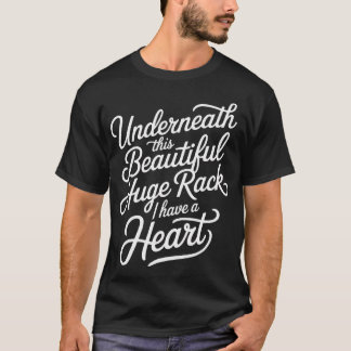 Camiseta Debajo de este hermoso y enorme estante tengo un