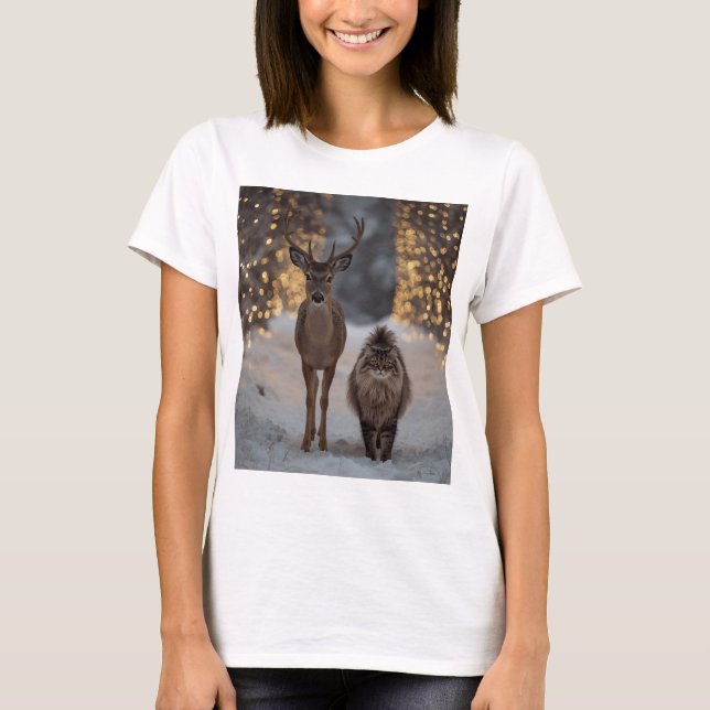 Camiseta Deer & Fluffy Cat in a Snowy Christmas Forest  (Anverso)