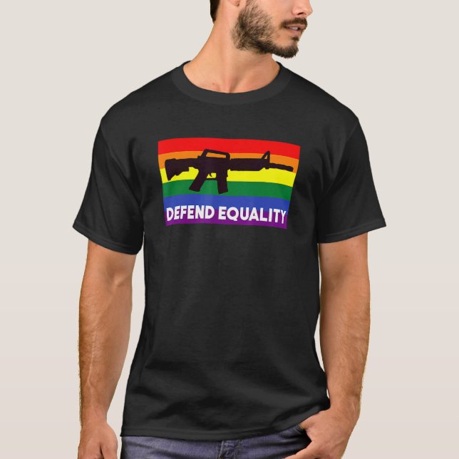 Camiseta Defender Equidad Lgbt Bandera Gay Rifle De Ataque (Anverso)