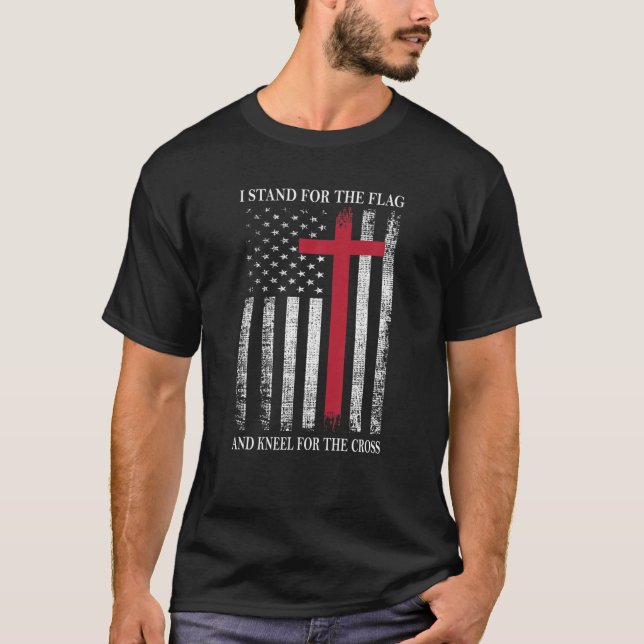 Camiseta Defiendo La Bandera Y El Arrodillo A La Cruz Ameri (Anverso)
