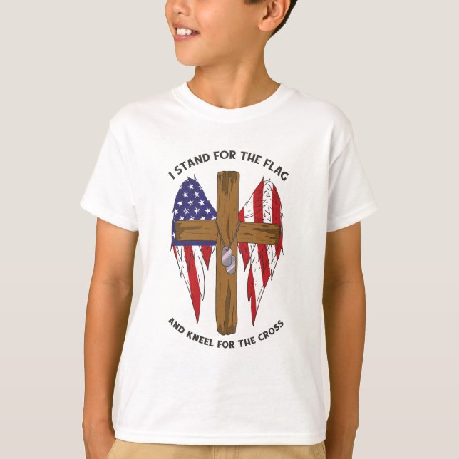 Camiseta Defiendo la bandera y el rodillo por la cruz (Anverso)