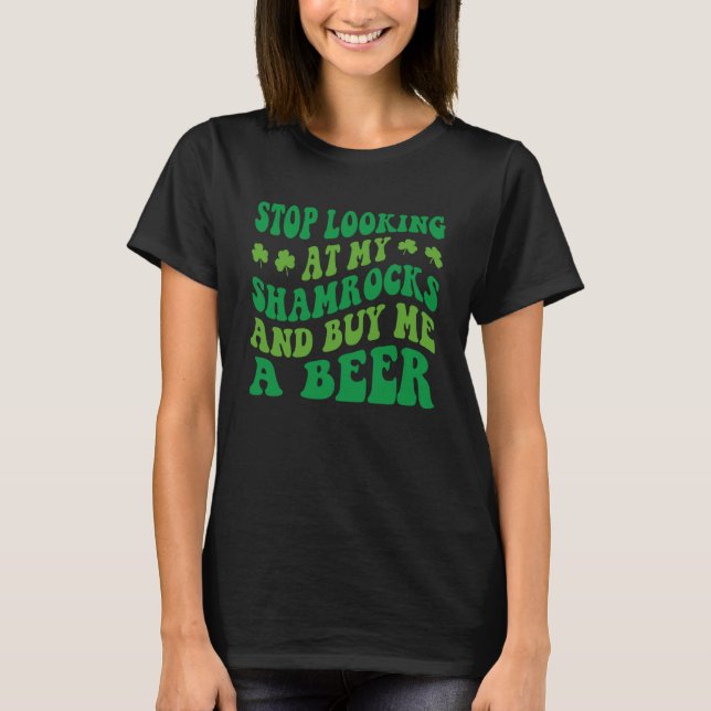 Camiseta Deja De Mirar Mis Shamrock Y Compra Una Cerveza (Anverso)