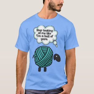 Camiseta Deja de mirarme como si fuera una pelota de hilo 1