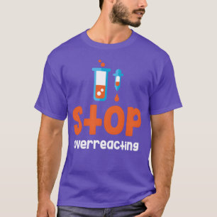 Camiseta Deja de reaccionar exageradamente Química divertid