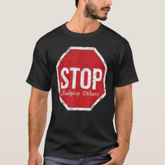 Camiseta Dejen de juzgar a otros en el mundo Todos somos hu
