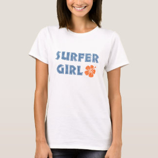 Camiseta del chica de la persona que practica surf