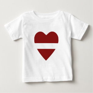 Camiseta del corazón de la bandera de Letonia