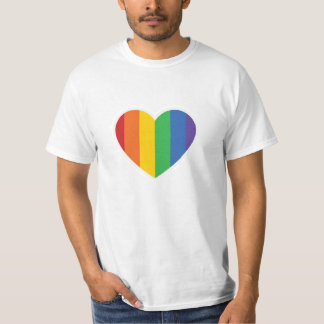 Camiseta del corazón del arco iris del ORGULLO