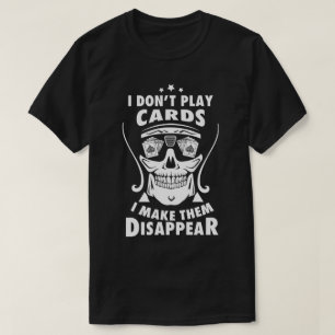 Camiseta del negro del mago de la tarjeta