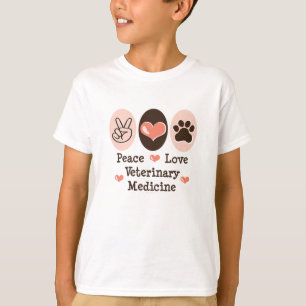 Camiseta del niño de la veterinaría del amor de