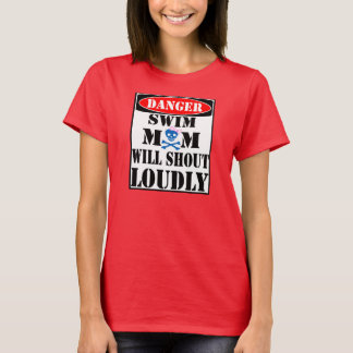 Camiseta del peligro de la mamá de la nadada