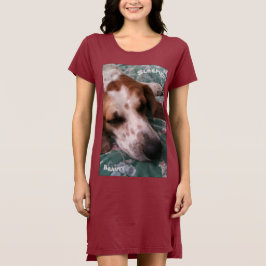 Camiseta del perro de caza de la bella durmiente