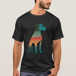 Camiseta del perro húngaro al atardecer