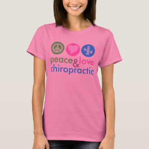 Camiseta del teñido anudado del amor y de la