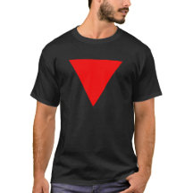 Camiseta del triángulo de flecha roja