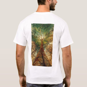 Camiseta del universo de energía colorida del árbo