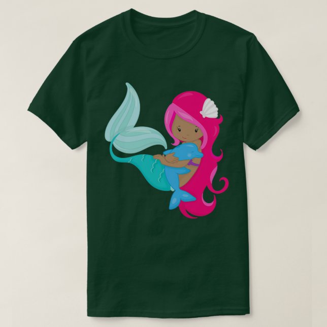 Camiseta Delfín de cabello rosa de sirena afroamericana (Diseño del anverso)