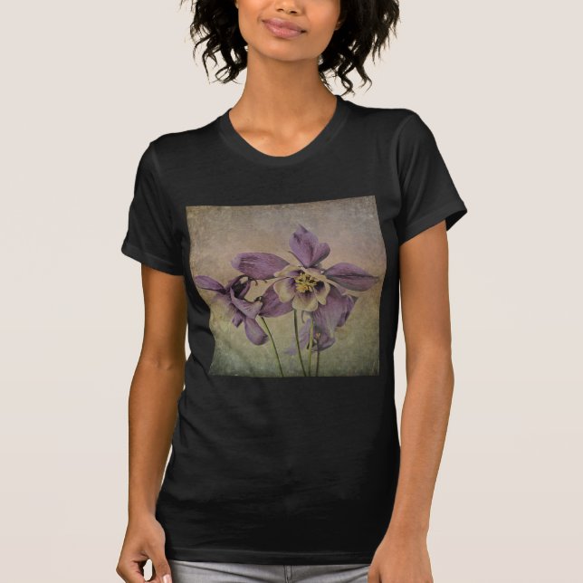 Camiseta Delicado de Aquilegia texturizado. (Anverso)