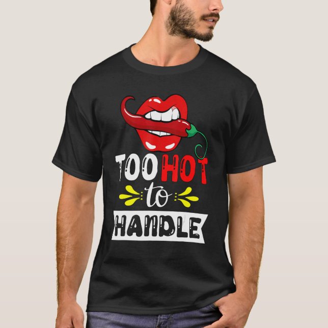 Camiseta Demasiado Caliente Para Manejar Pimienta De Chili  (Anverso)