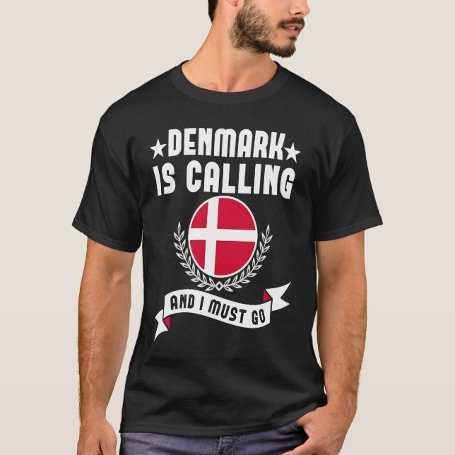 Camiseta Denmark Is Calling And I Must Go Souvenirs Danish  (Anverso)