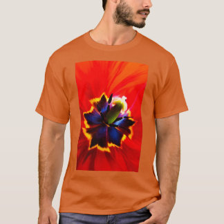 Camiseta Dentro de un tulipán rojo