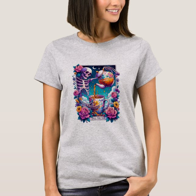 Camiseta Derrame la tarjeta Tarot del esqueleto del té (Anverso)