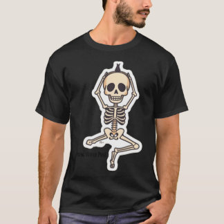 Camiseta Descansar en postura divertido esqueleto yoga dise