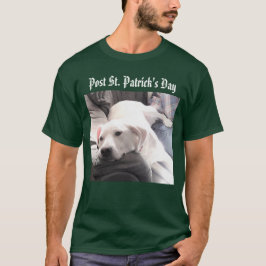 Camiseta Descanso de perro blanco perezoso en el Día de San