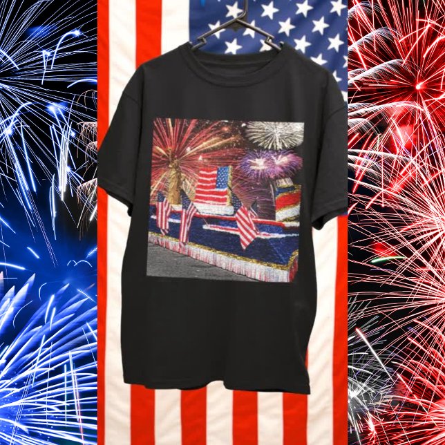 Camiseta Desfile con la estatua del piso de la libertad y l (Parade with Statue of Liberty Float and Flag Unisex T-Shirt)