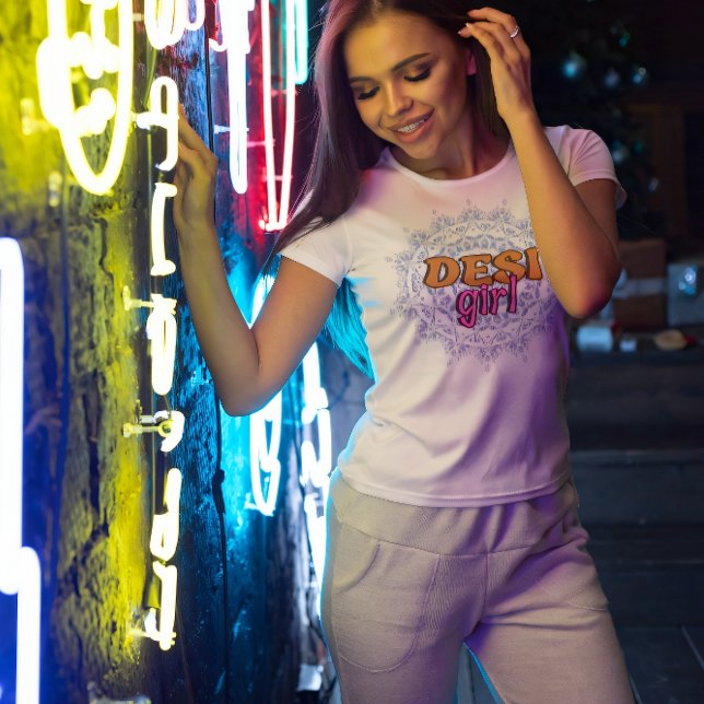 Camiseta Desi Chica T-Shirt (Subido por el creador)
