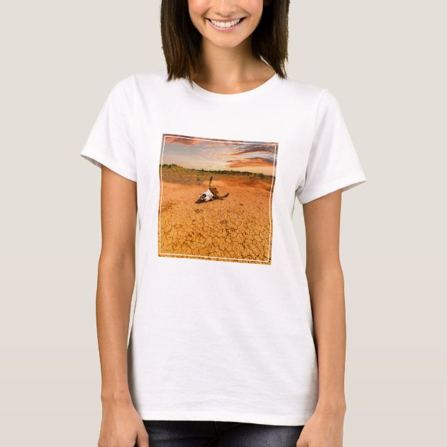 Camiseta Desiertos | Desierto con cráneo de vaca (Anverso)
