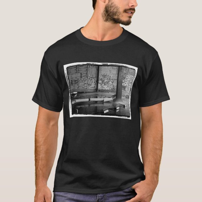 Camiseta Desolate - serie de decadencia urbana - Detroit (Anverso)