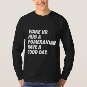 Camiseta Despierta Abrazando A Un Pomerano Que Tenga Un Gra