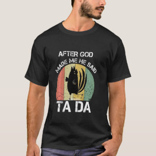 Camiseta Después de que Dios me hizo Él dijo Ta Da Gallina