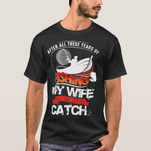 Camiseta Después De Todos Estos Años De Pesca Mi Esposa Tod