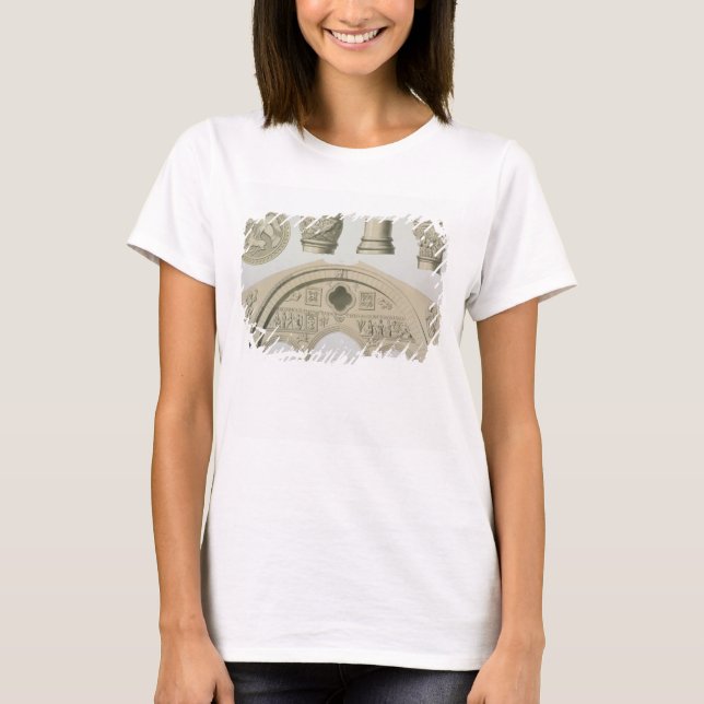 Camiseta Details of a sculptured arch and columns from St. (Anverso)