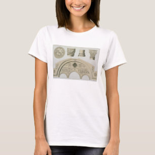 Camiseta Details of a sculptured arch and columns from St.