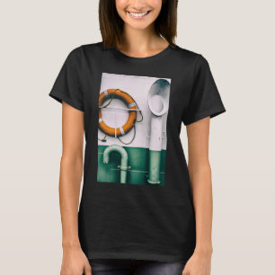 Camiseta Detalle de un ferry con respiradores y boya