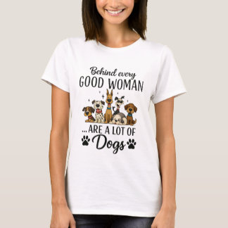 Camiseta Detrás de cada buena mujer hay muchos perros