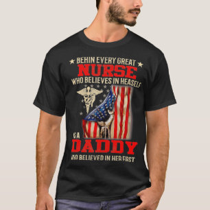 Camiseta Detrás de cada gran enfermera que cree en sí misma