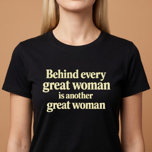 Camiseta Detrás de cada gran mujer hay otra gran mujer