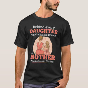 Camiseta Detrás De Cada Hija Que Cree En Su Propia Madre