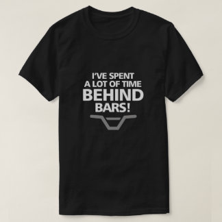 Camiseta detrás de la cárcel