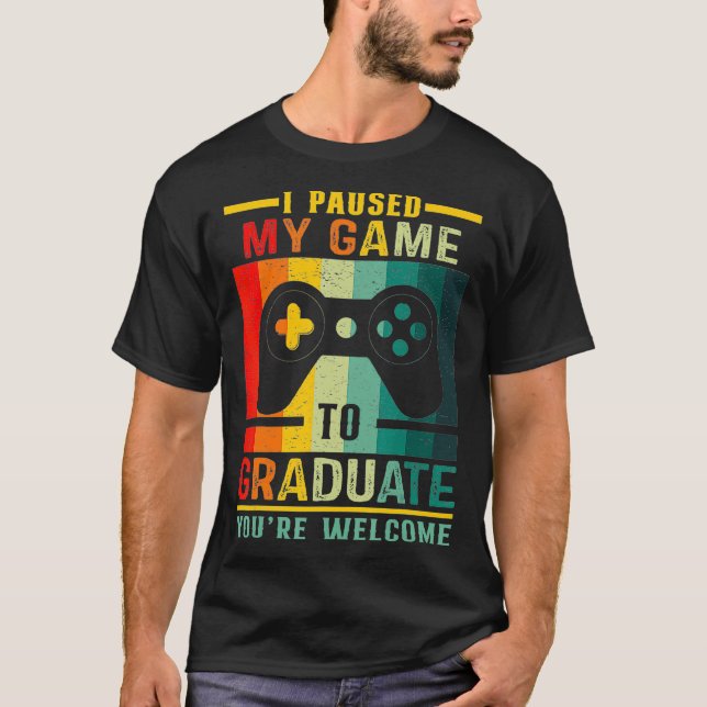 Camiseta Detuve Mi Juego Para Graduarme Video De Graduación (Anverso)