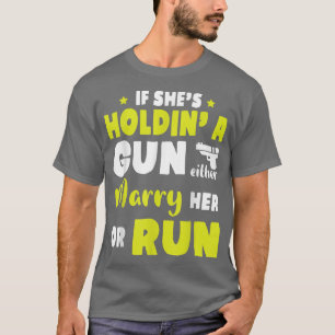 Camiseta Día De Boda Si Ella Lleva Una Arma O Casarse Con E