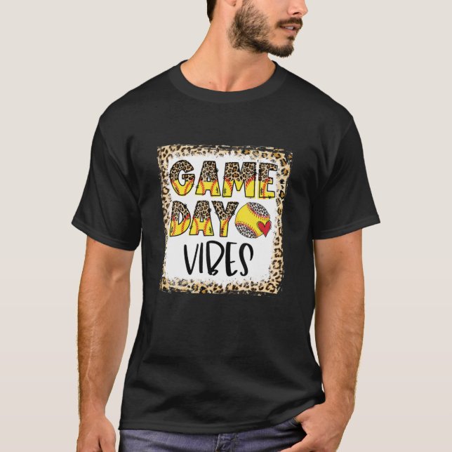 Camiseta Día de Juego de Softbol con Bleached Vibes Tee Sof (Anverso)