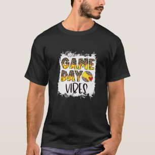 Camiseta Día de Juego de Softbol en Bleached Vibes Tee Soft