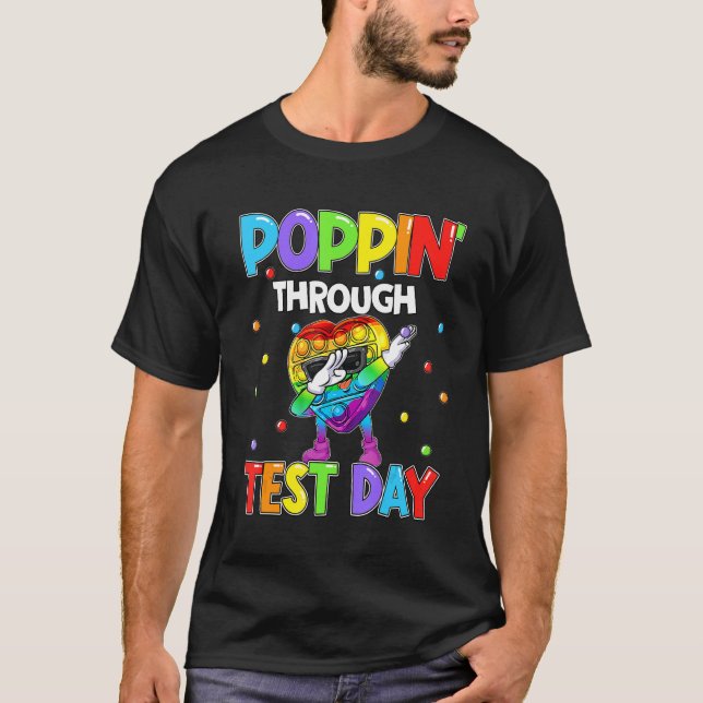 Camiseta Día De Prueba Y Poppin Poppin Pop It Teacher Test  (Anverso)