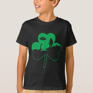 Camiseta Día de San Patricio Bigfoot Nessie Ovni Alien Tréb